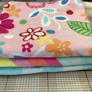 Pottery Barn Bath/Beach Girls Hooded Towels
29” x 46” 3 towels.